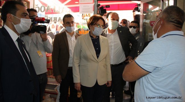 İYİ Parti Genel Başkanı Akşener, Kayseri parti teşkilatı üyeleriyle bir araya geldi