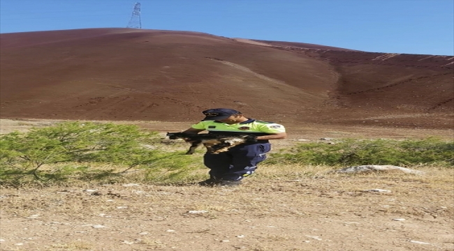 Sivas'ta kaybolan yavru keçiye jandarmadan şefkat eli