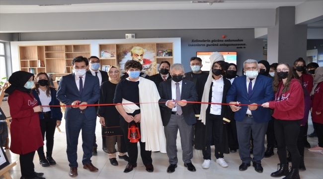 Karaman'da "Felsefe Yolculuğu" sergisi açıldı