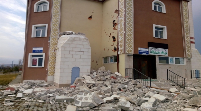 Sivas'ta fırtına, minarenin yıkılmasına neden oldu