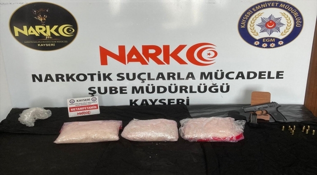 Kayseri'de bir araçta 4 kilo 100 gram uyuşturucu ele geçirildi
