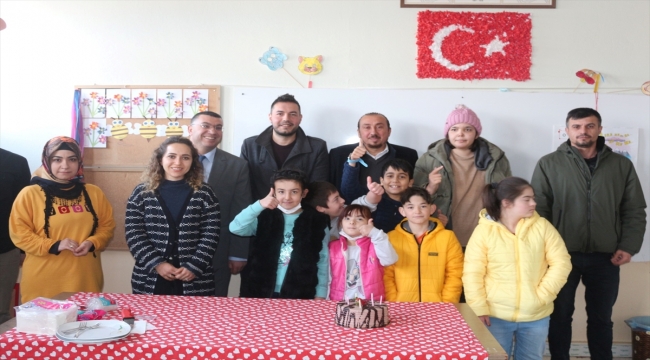 Eskil Milli Eğitim Müdürü Kılıçer'den down sendromlu öğrencilere ziyaret